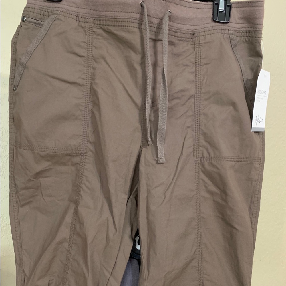 Style & Co. Brown Capris NWT